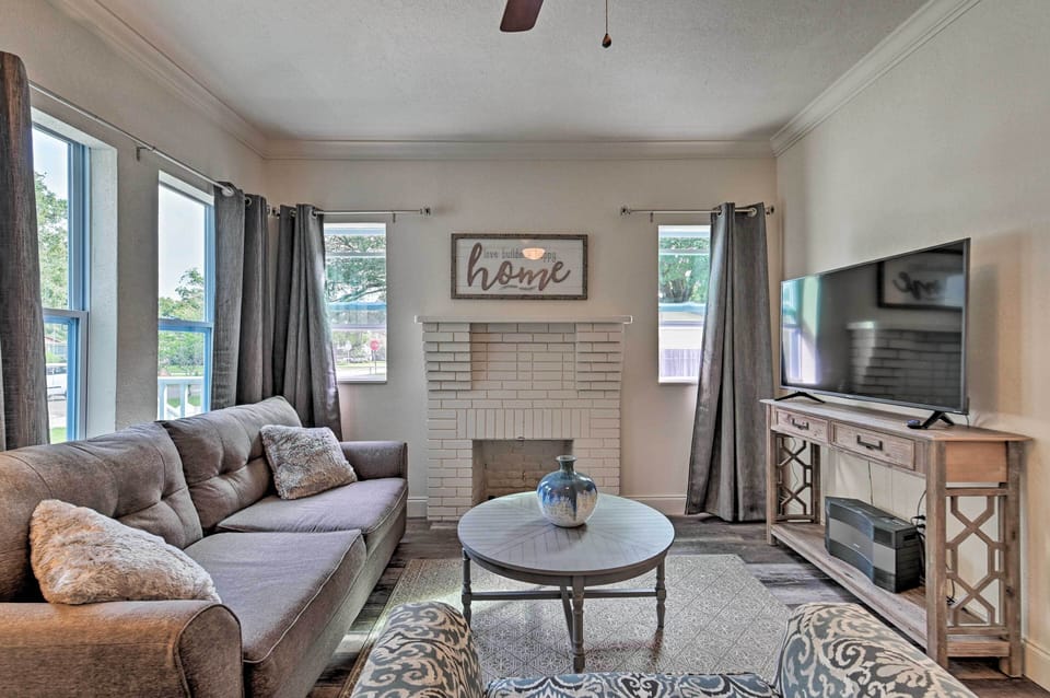 Winter Garden Vacation Rental | 2BR | 1BA | 1,000 Sq Ft | 3 Steps to Access