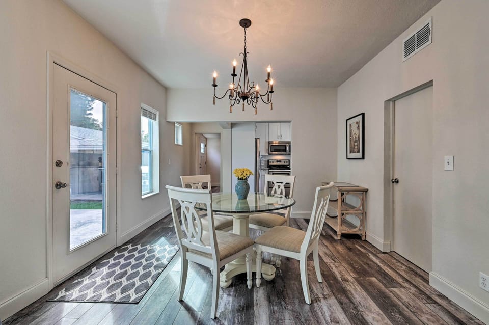 Dining Area | Dishes & Flatware Provided