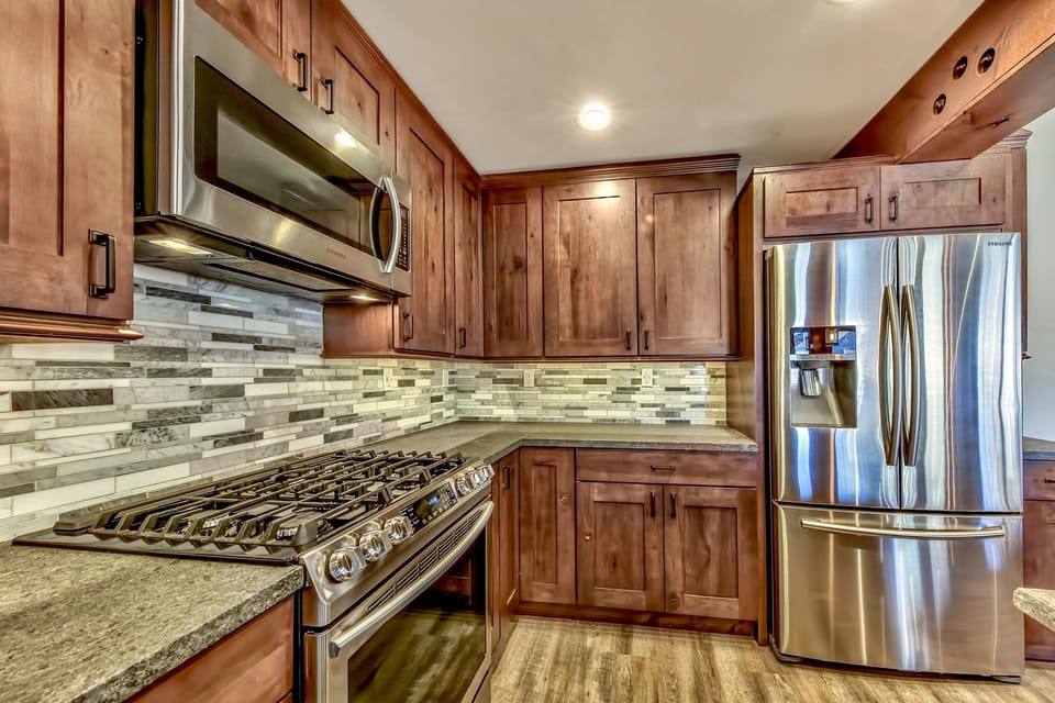 Gas range and oven