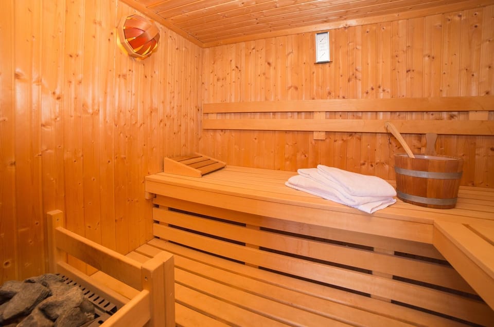 Sauna at Hues in Lee
