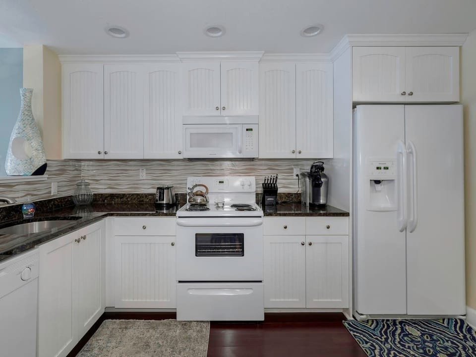 Fully stocked kitchen - has everything you need.