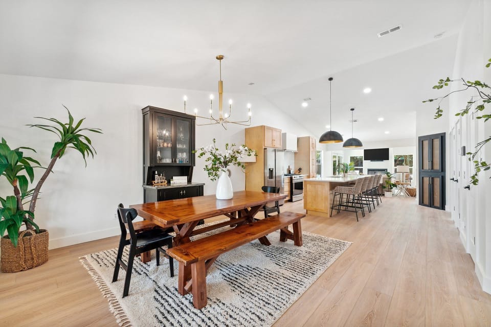 Open and bright floor plan makes entertaining easy and fun!
