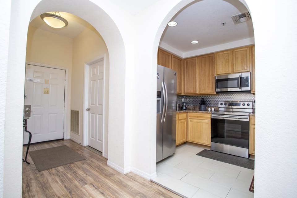 30-9051TreasureTroveLN.Unit106-1.017
