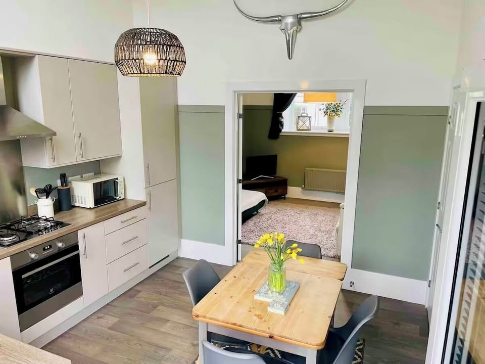 Kitchen with extendable dining table. 