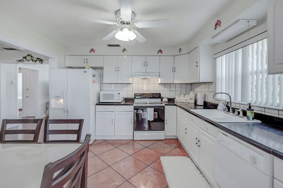 Fully equipped Kitchen with modern appliances, and complete cooking basics.
