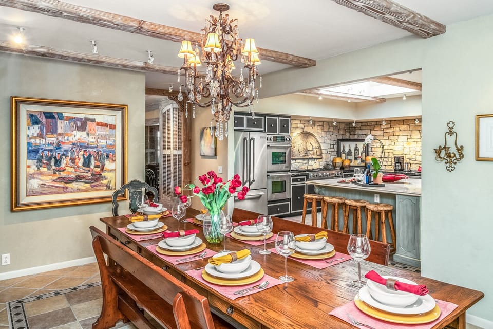 Dining Room Seats 8 Guests