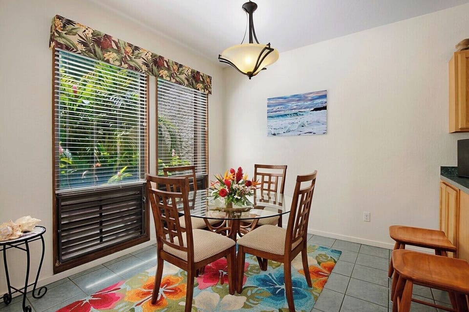 Kahala 914 Dining