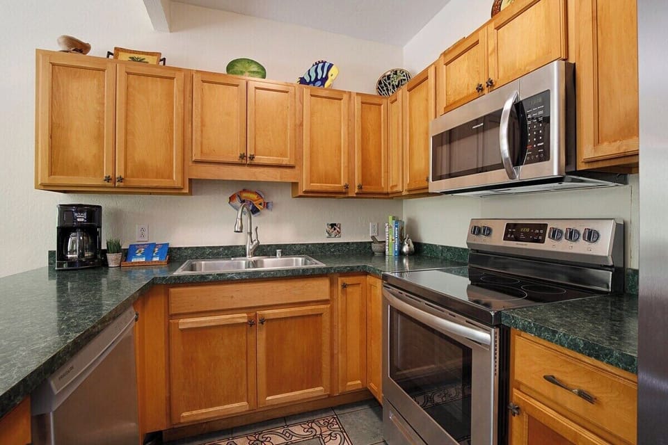 Kahala 914 Stainless Steel Appliances