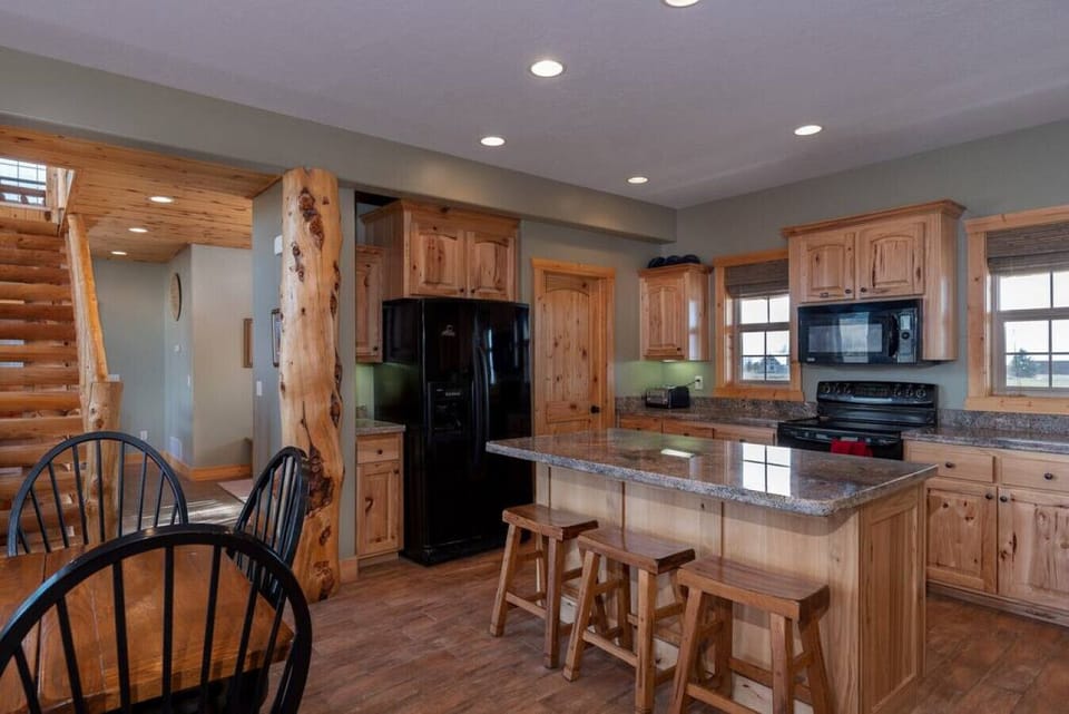 Fully Equipped Kitchen with Granite Counters