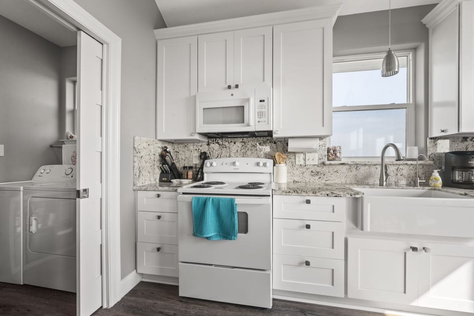 Full-sized electric stove to cook your favorite breakfast, lunch, or dinner
