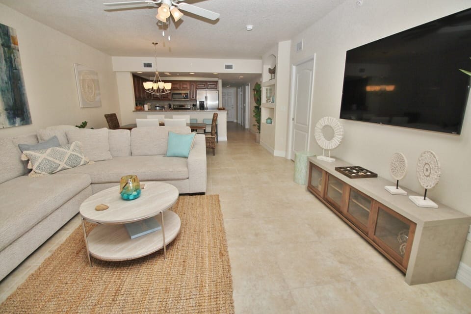 Spacious living room