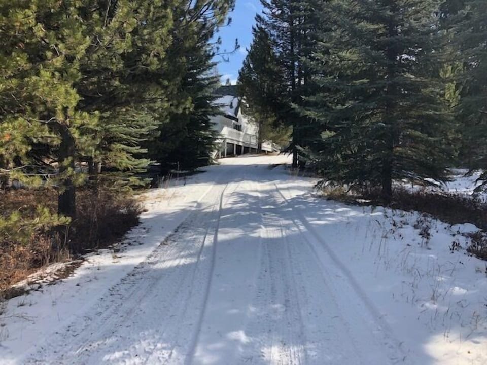 This cabin is beautiful to enjoy in the summer and winter.