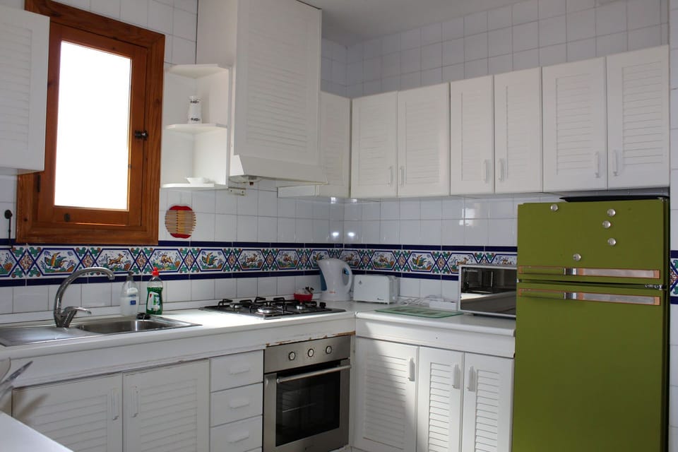 Very large fully fitted American Style kitchen