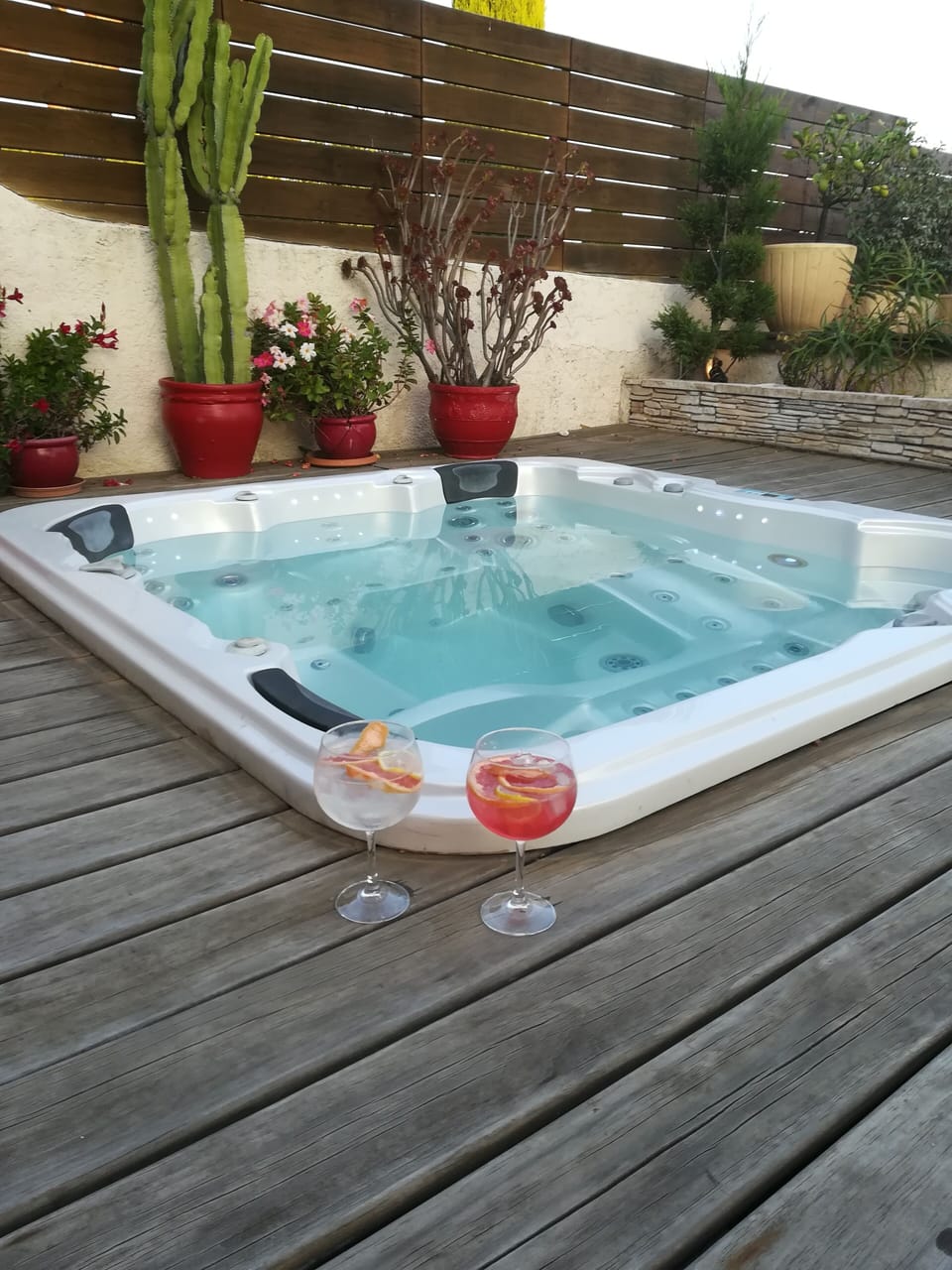 Outdoor spa tub