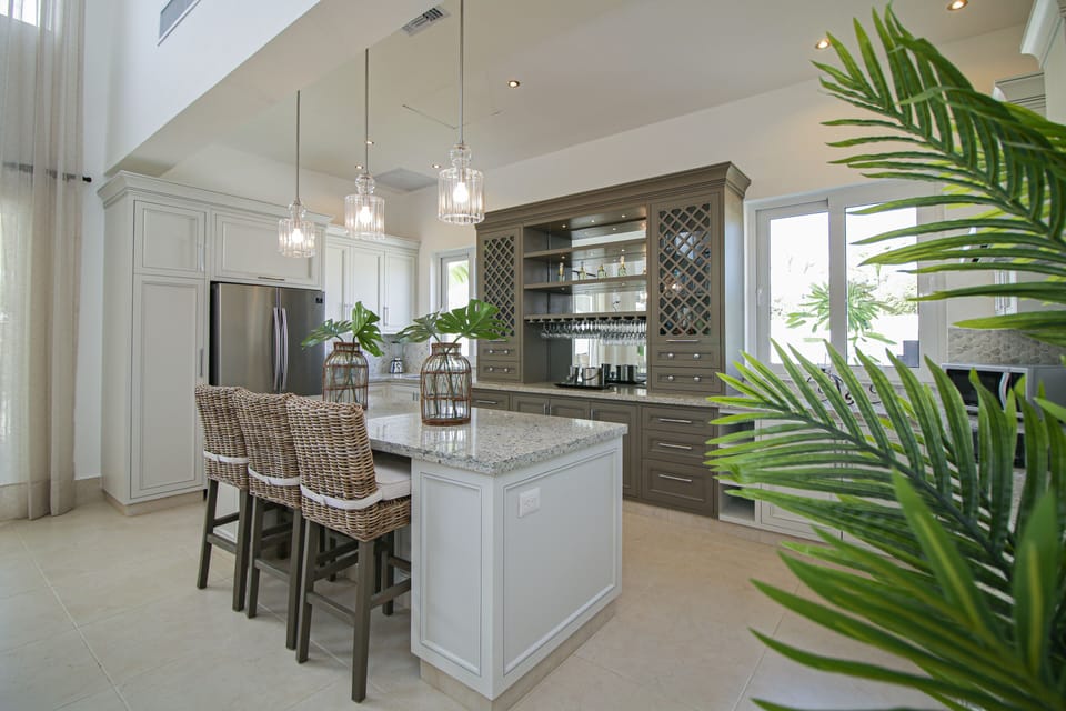 Beautiful full kitchen with built-in bar.