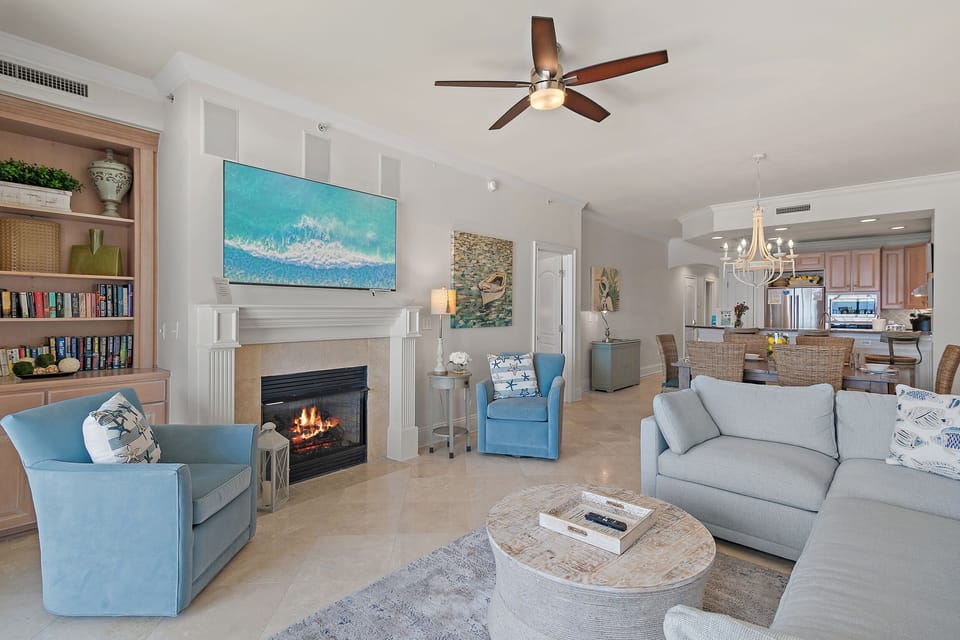 Living Room - Plenty of seating for all!