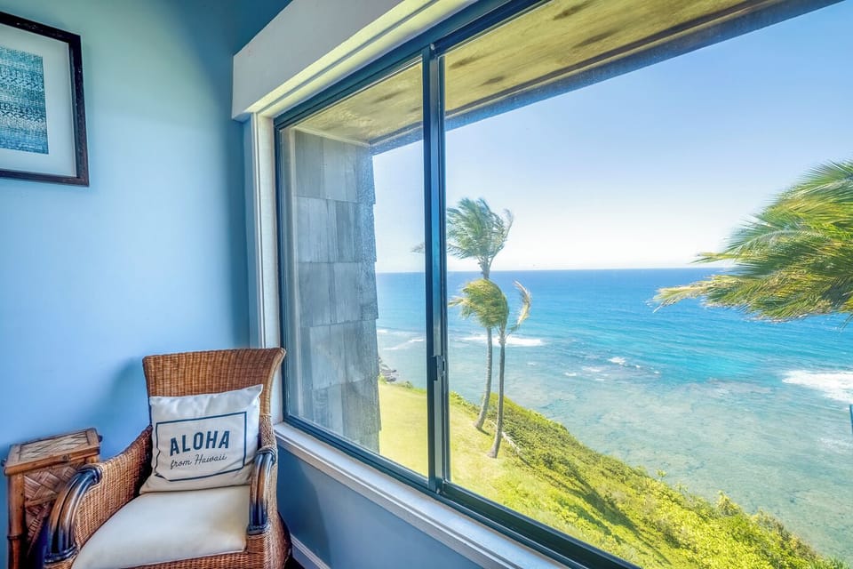 The small seating area by the window is great for taking some space, enjoying a quiet afternoon by yourself, and simply enjoying the beautiful tropical surroundings.