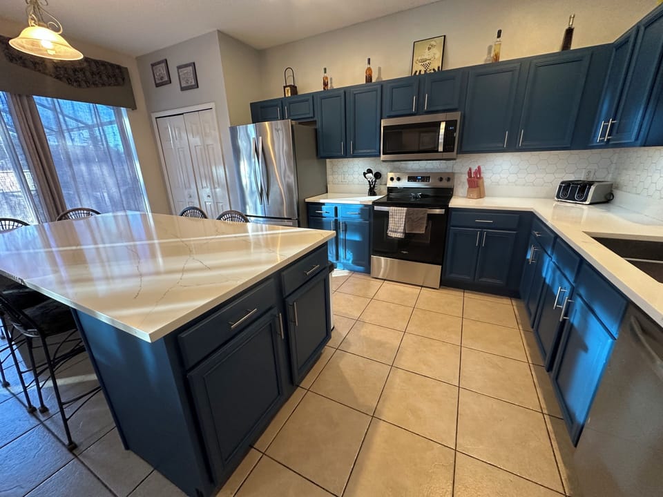 Kitchen with large island