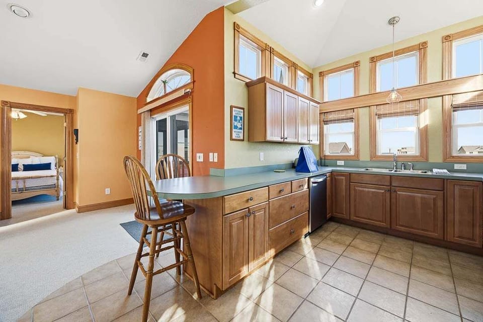 Top-Level Kitchen with Bar (seats 2)