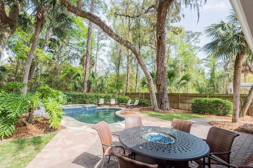 Firepit + Pool