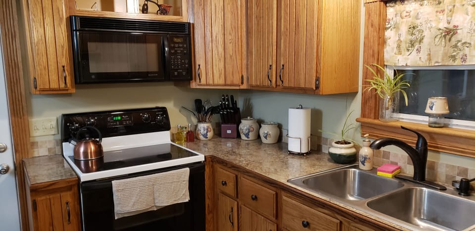 Full kitchen
