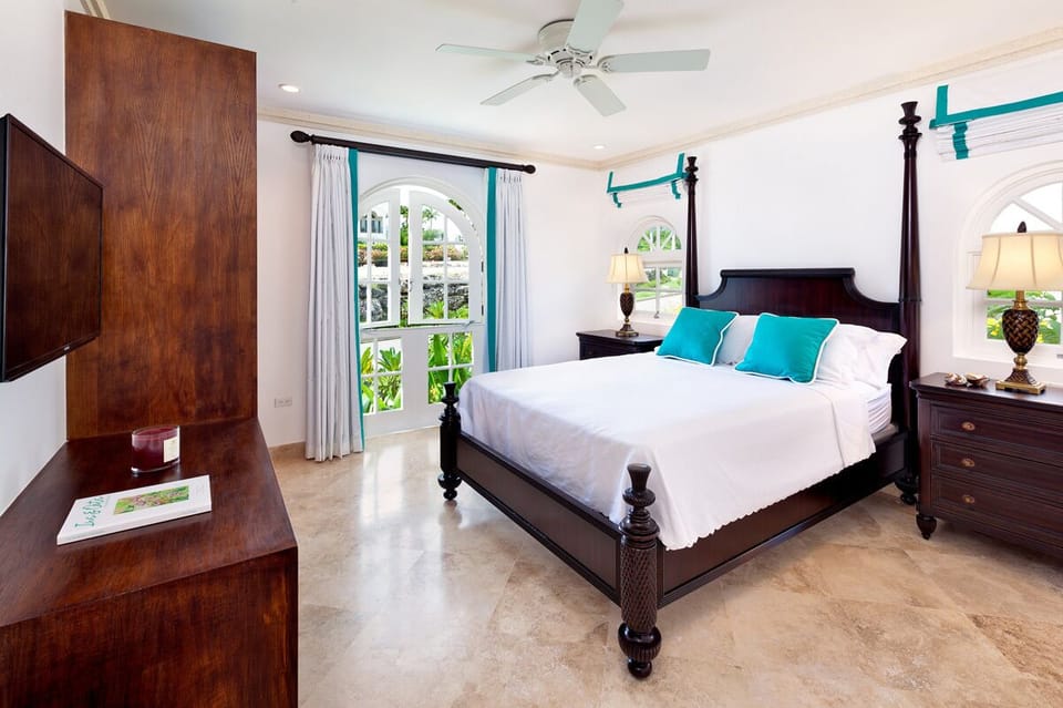 Bedroom with queen bed
