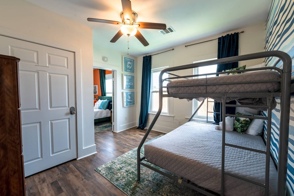 Kid's bunk room - fresh linens included