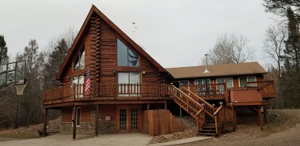 Huge Wrap Around Deck w Hot Tub