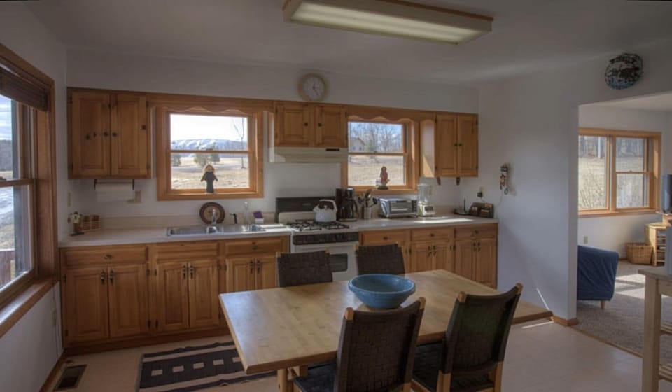 Eat in kitchen
