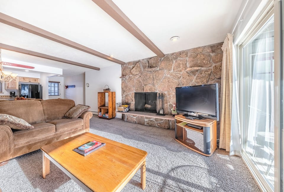 Living Area - Real wood fireplace, flat screen TV, and seating for the whole family.