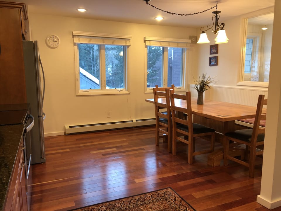 Kitchen/Dining Area