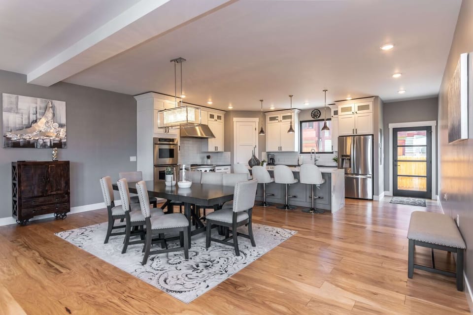 The modern open kitchen & dining room are ready for your next getaway