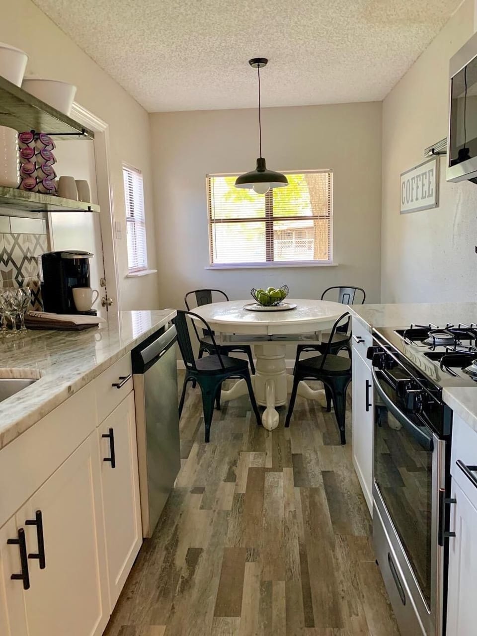 Eat-In Kitchen