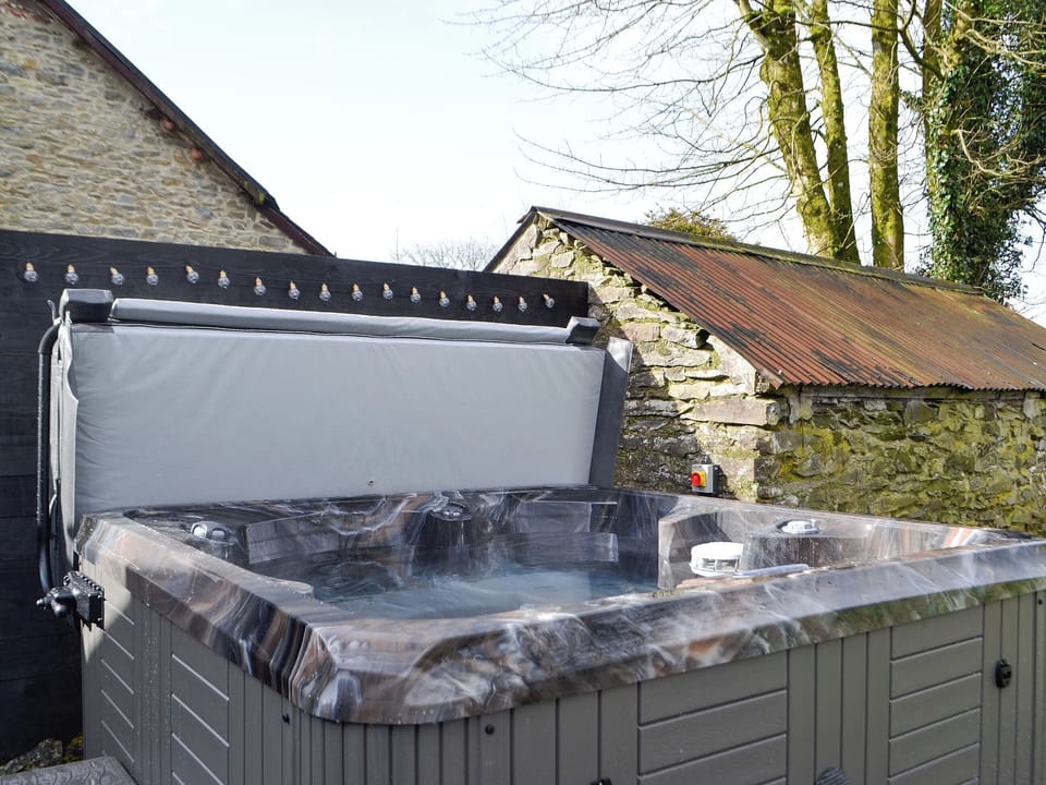 Hot tub | Trefechan, Pumpsaint