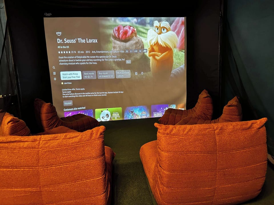 🎥 Jack Estate Movie Magic 🍿
Tucked away in our luxe desert estate, this cozy cinema lounge is perfect for kid-approved classics, late-night comedies, and everything in between. Just press play and sink into those marshmallow-soft chairs!

