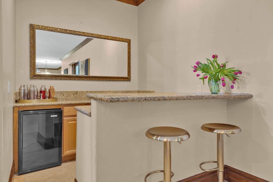 Cheers to Good Times at Jack Estate ✨ This stylish bar area, complete with sleek seating and modern accents, is perfect for mixing cocktails, sharing laughs, and toasting unforgettable moments with friends and family.