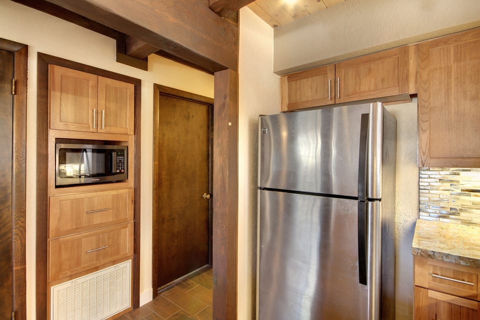 Fully equipped kitchen - Newly Remodeled!