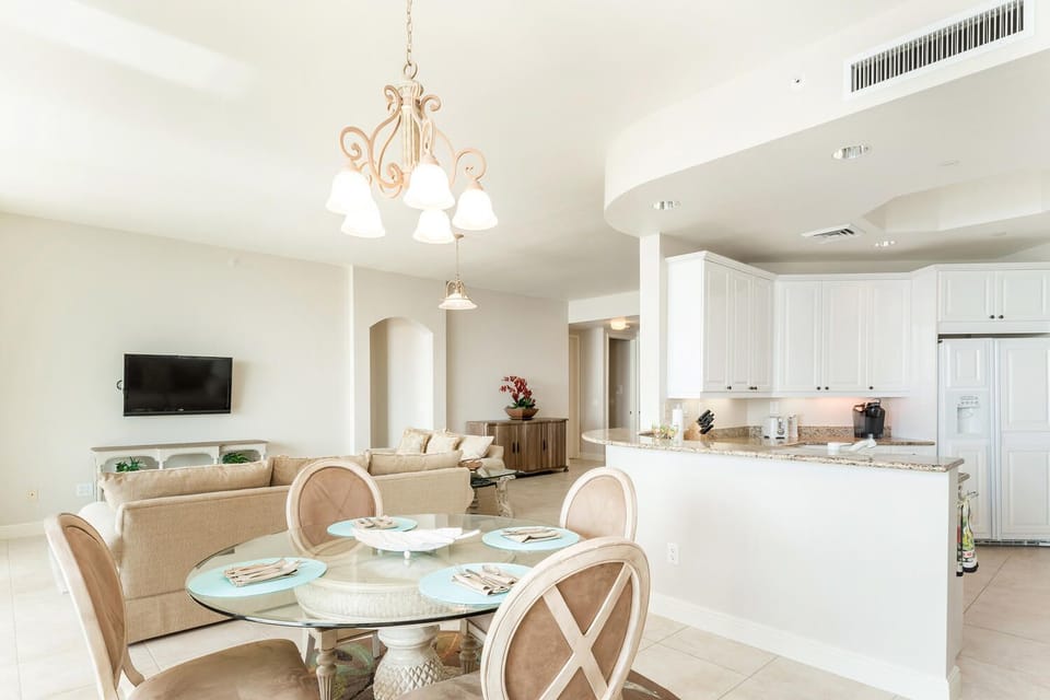 Dining area to living room