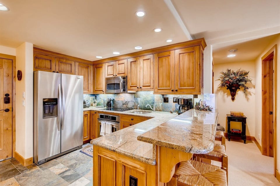 Vail Village location w/pool and free parking