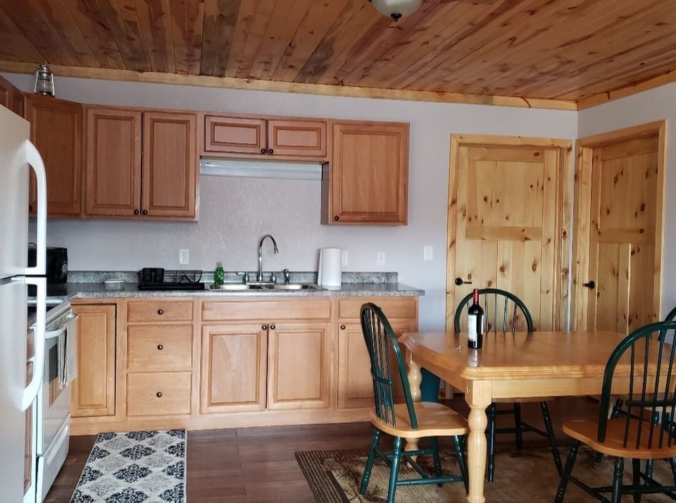 Coffee maker, toaster, microwave, frige, everything needed to cook