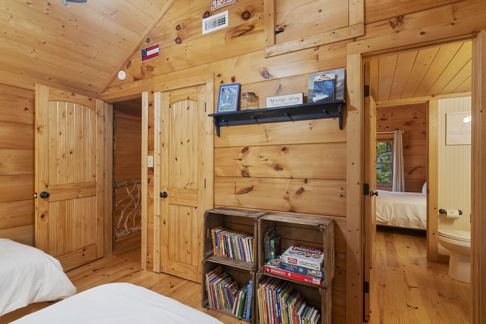Guest Bedroom 2 - Upstairs