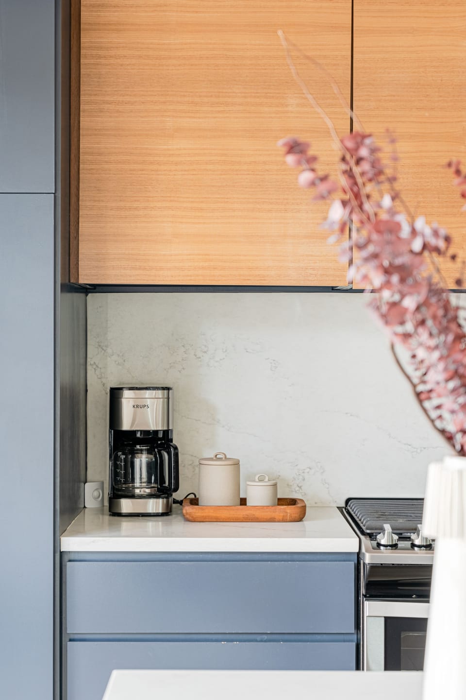 We provide ground coffee, a coffee grinder, a French press, and tea amenities.
