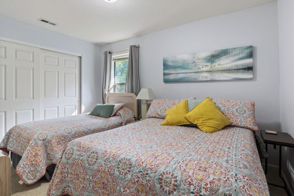 Guest bedroom with queen and twin