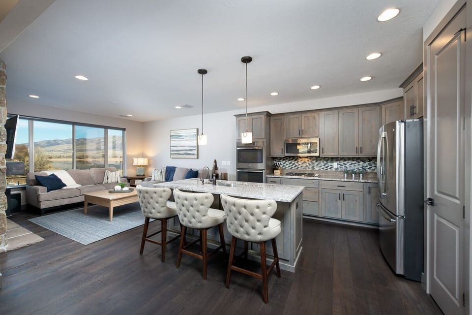 Kitchen/Living Room Area