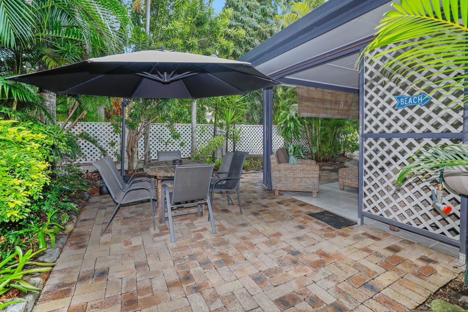 Private fully fenced private garden and undercover patio