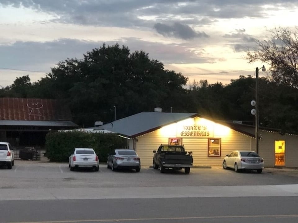 Dale's Essenhaus Restaurant and Biergarten 