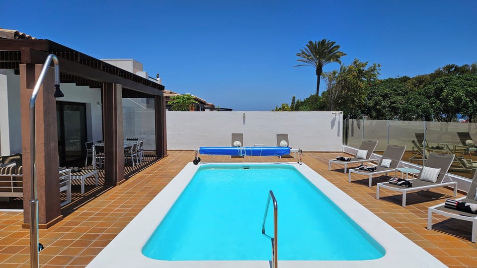 Heated pool  size 8x4, pool cover, HAND RAIL