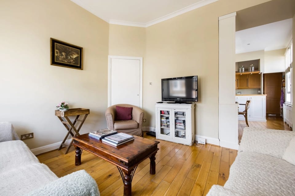 Comfy and cosy sitting room 