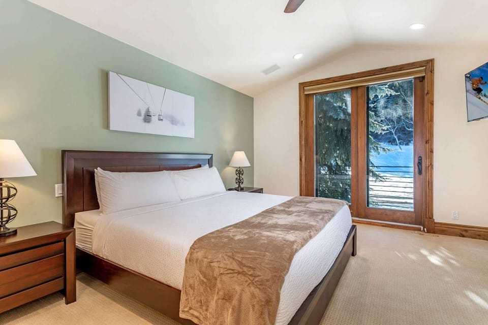 Master Bedroom is located on the upper level. This features a King Bed, en suite Bath.