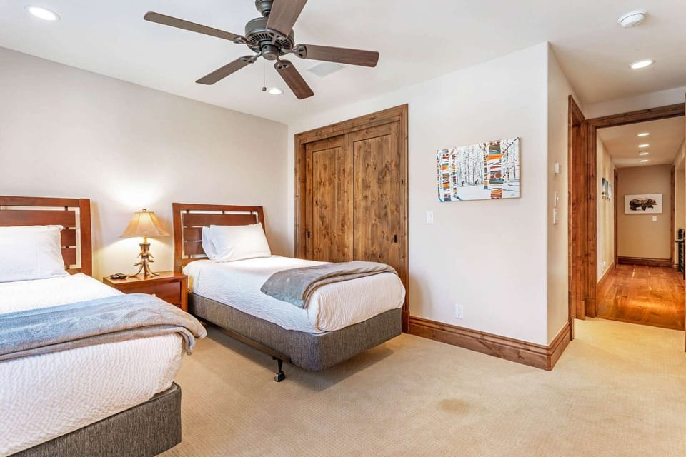 Bedroom 4 features 2 Twin beds & Closet.